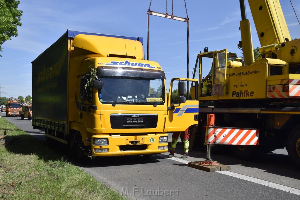 LKW in Boeschung A 3 Rich Frankfurt Hoehe Roesrath Lohmar P211.JPG - Miklos Laubert